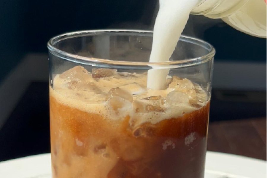 Cinnamon Roll Latte with Amazing Coffee & Creamer