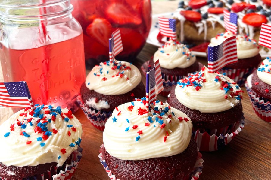 Memorial Day Cupcakes Featuring Amazing Creamer!